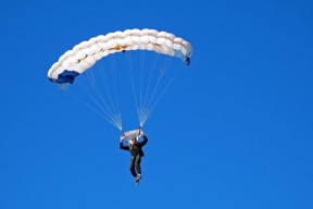 开云网址-巴萨传奇队2-0击退皇马传奇，萨维奥拉双响点燃经典对决，传奇聚集!官方_巴萨传奇队将在7月20日对阵皇马传奇队