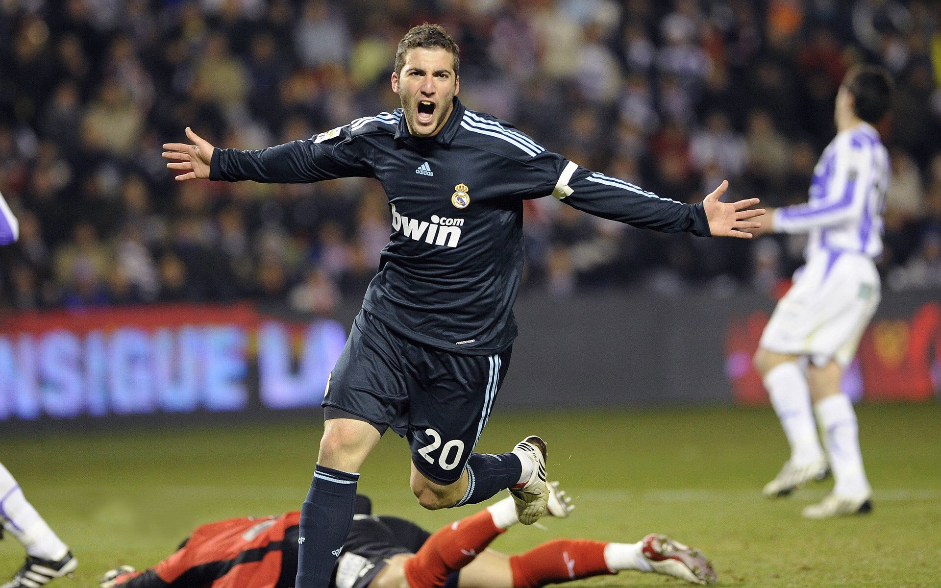 威少连续三场20+表现惊艳，美球迷回忆17年辉煌，威少连续三双场次记录